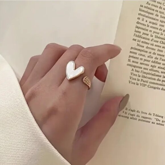 Heart Open Finger Ring - Picture 2 of 4